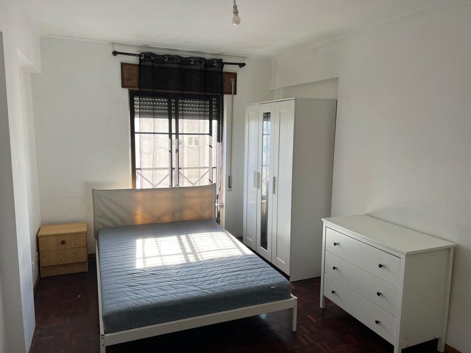 Alugo quarto para casal na Rinchoa