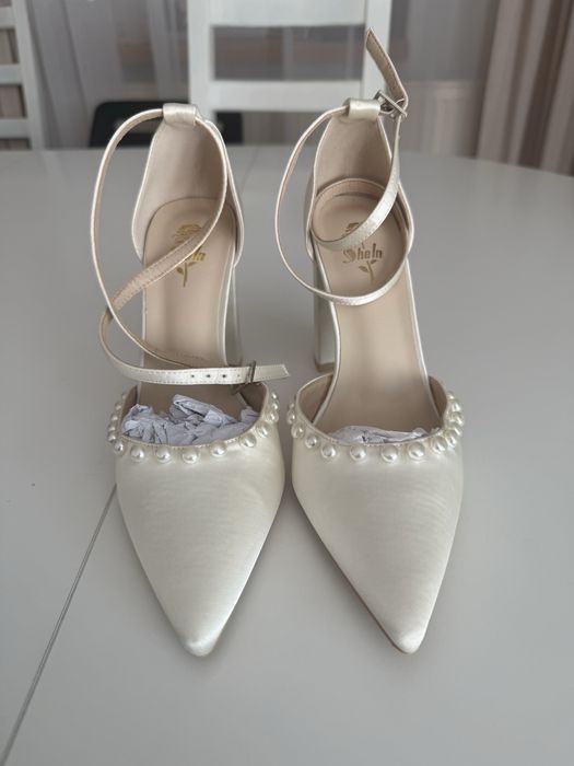 Buty czółenka ślubne z perełkami