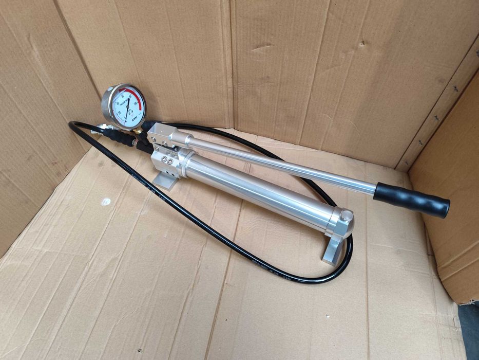 Pompa hydrauliczna CP-700B ręczna dwuetapowa 500-700 bar