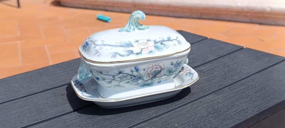 Terrina com Tampa e Travessa - Porcelana Vista Alegre