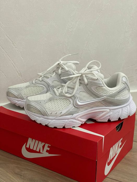 W NIKE V5 RNR (38 розмір)