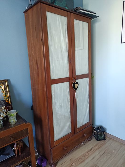 Witryna sosnowa w bardzo dobrym stanie