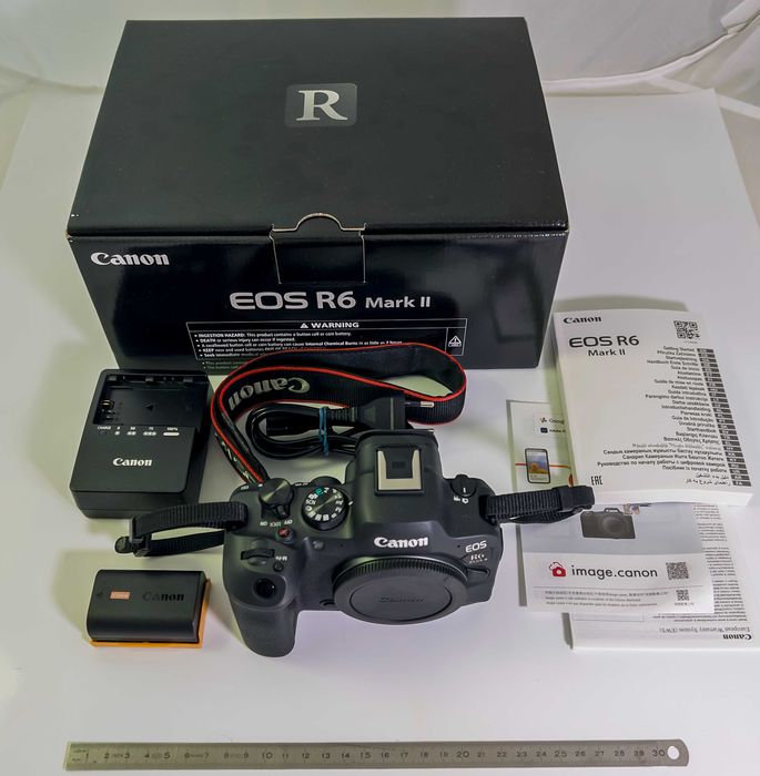 Canon EOS R6 Mk II com 1081 disparos - como nova
