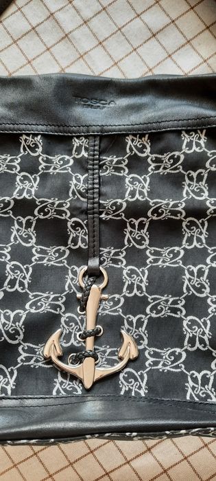 Torebka czarna na ramie