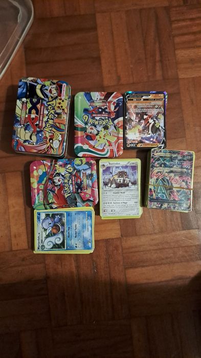 Cartas Pokemon com caixas