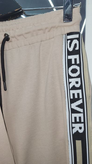 Женский прогулочный костюм.  RAW.