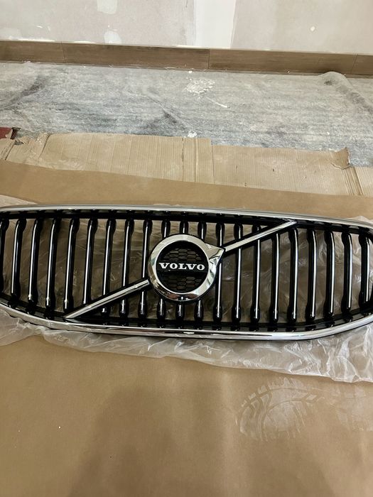 Решітка volvo xc60 2021 рік стан нової