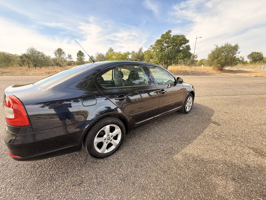 Skoda Octavia 1.6 TDI DSG (2010) – Caixa Automática | Teto de Abrir foto 4