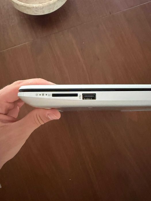 HP Laptop 15 | Intel i3 | SSD | Rápido e em Bom Estado