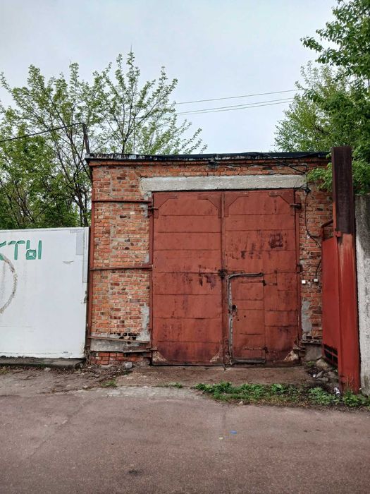 Приміщення овочесховища та налагоджене виробництво виробів з бетону