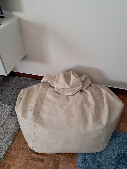 Puffe em pele sintética