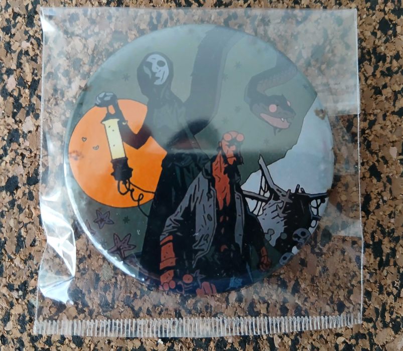 Lote de 7 crachás com ilustrações do Mike Mignola