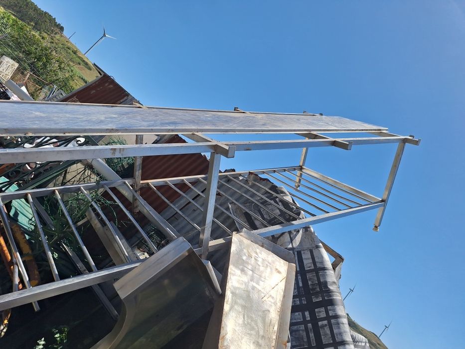 Mesa grande toda em inox