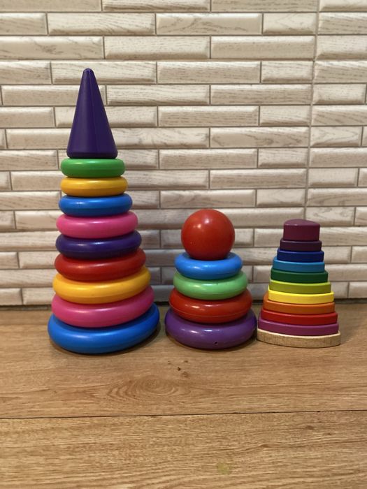 Дитячі пірамідки на вибір деревʼяні, пластикові…