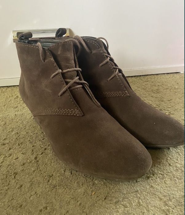 Фірмові шкіряні (замша) черевички на осінь-весну 37 р. устілка 24 см.