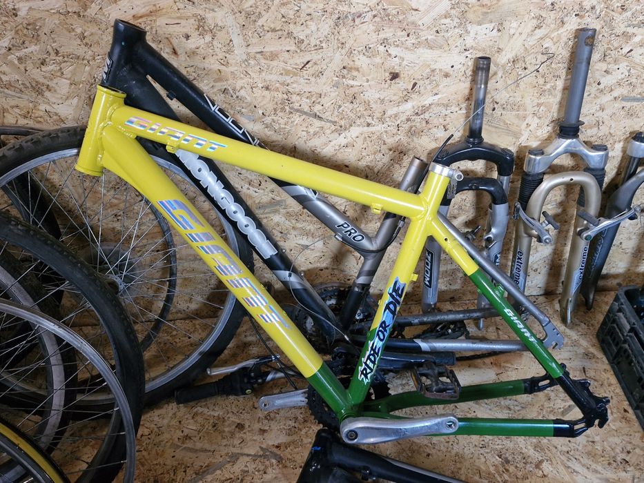 Całość Części rowerowe / Rama / Koło / Amortyzator / Hamulce / rower