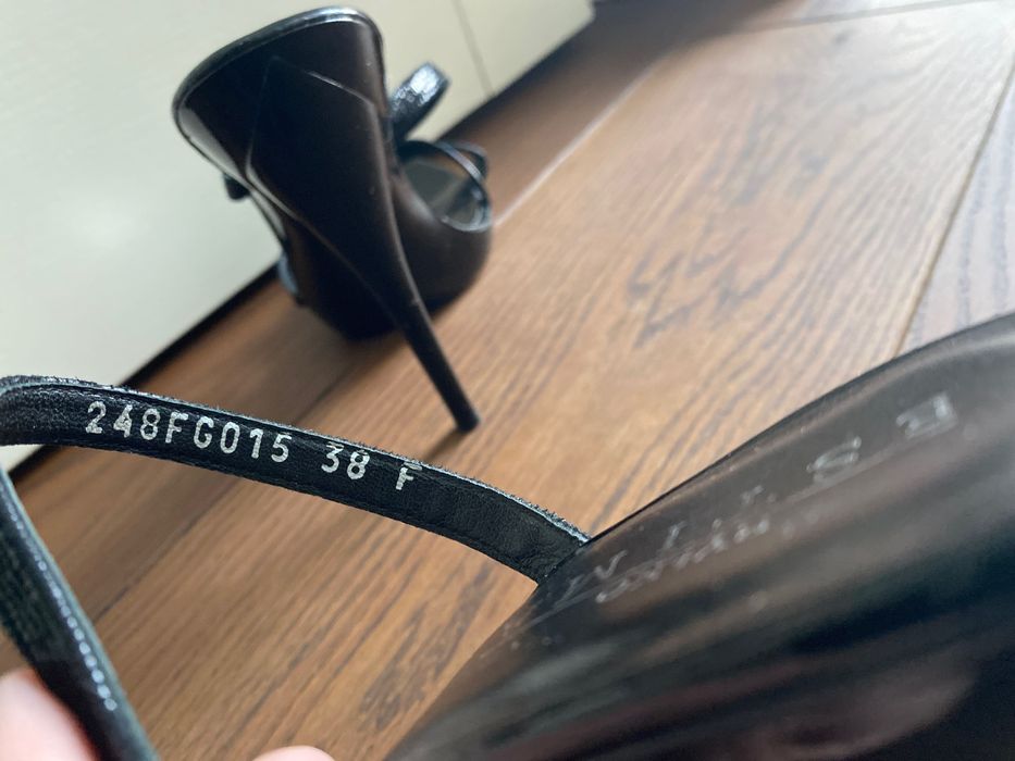 Widowiskowe szpilki Ryłko