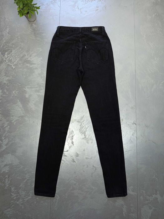 Damskie spodnie Levis W25 L30 XS