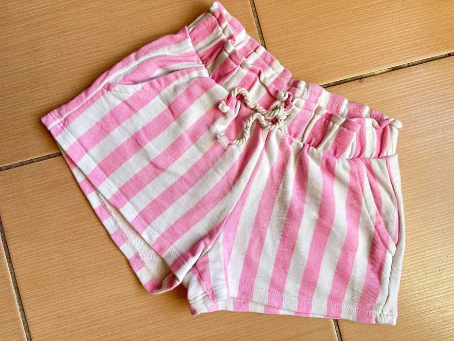 Шорты белые , футболка 4-6 лет