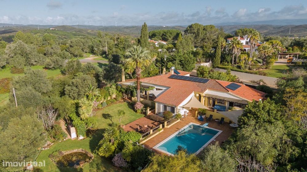 Moradia rural com 4 + 1 quartos, sauna, piscina e jardins deslumbrante
