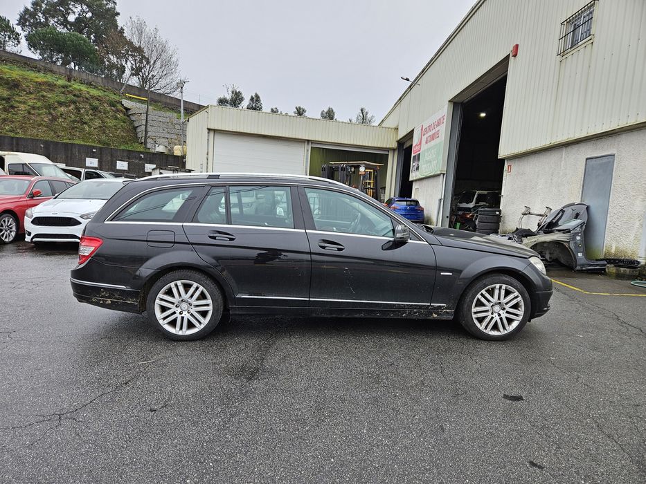 Mercedes-Benz W204 SW C350 CDi Elegance de 2009 para peças