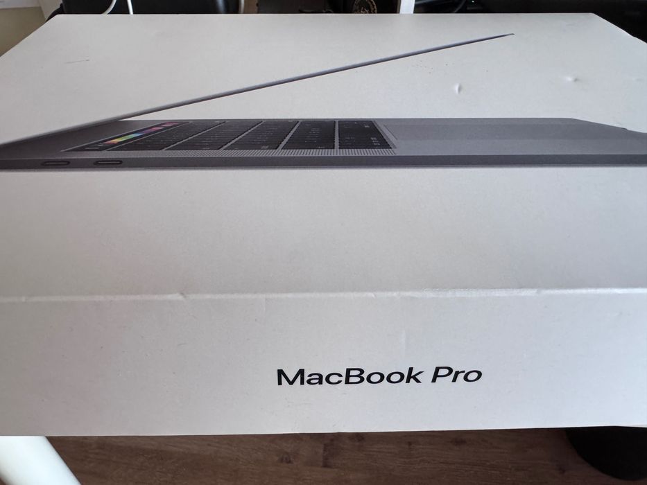MacBook Pro 15 polegadas Intel Core I7 - 16GB SDRAM - SSD 512 GB