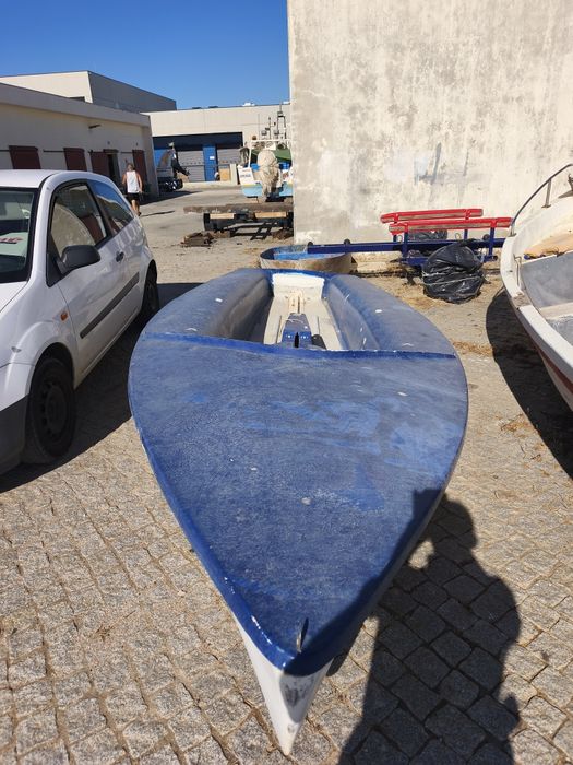 Barco de  vela, só o casco
