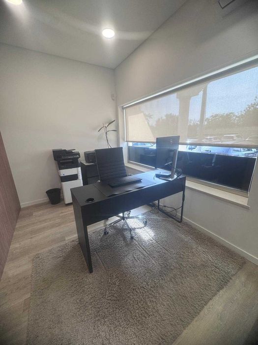 Secretária IKEA MICKE 140x50 – Elegante, Espaçosa e Funcional