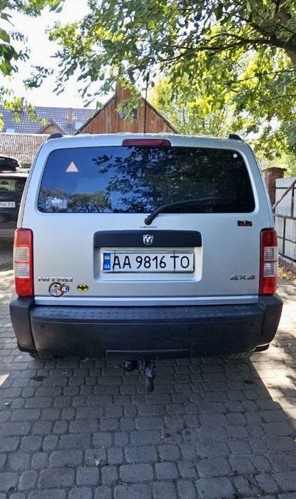 Автомобіль Dodge Nitro