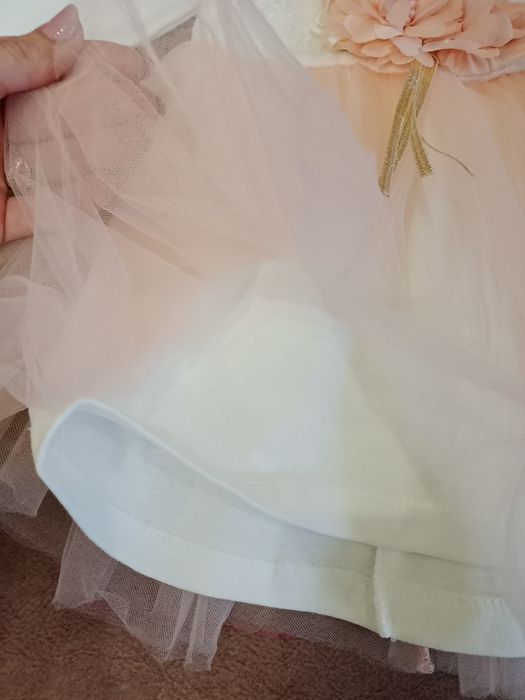 Нарядне плаття для дівчинки з фатином на рік 9місяців
