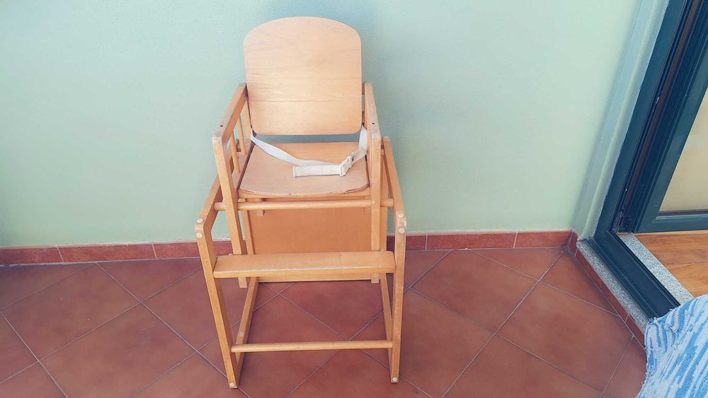 Cadeira de papa vs secretária com cadeira