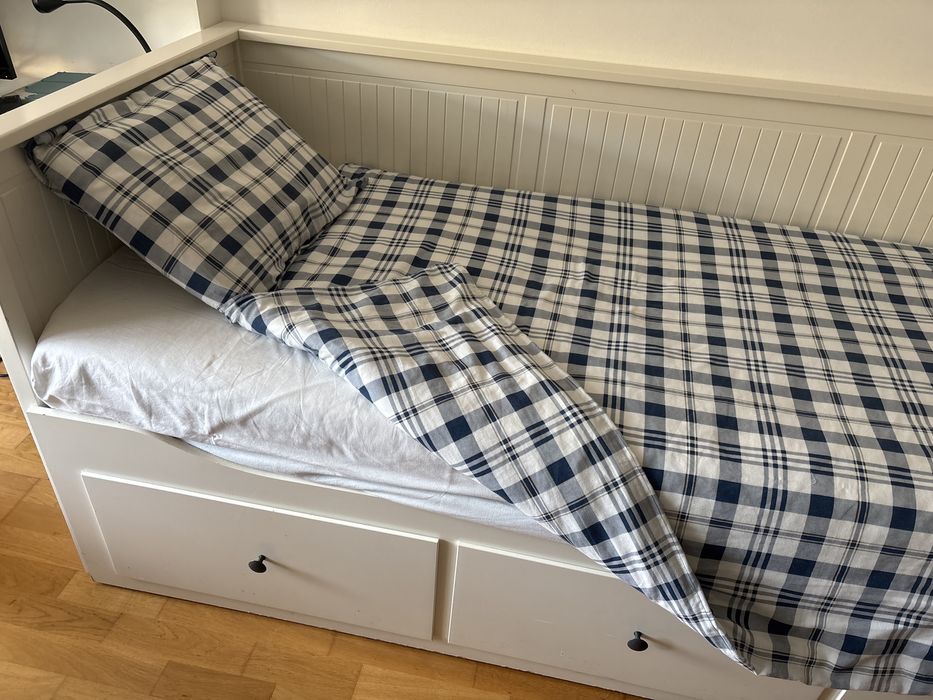 Cama Ikea com 2 colchões