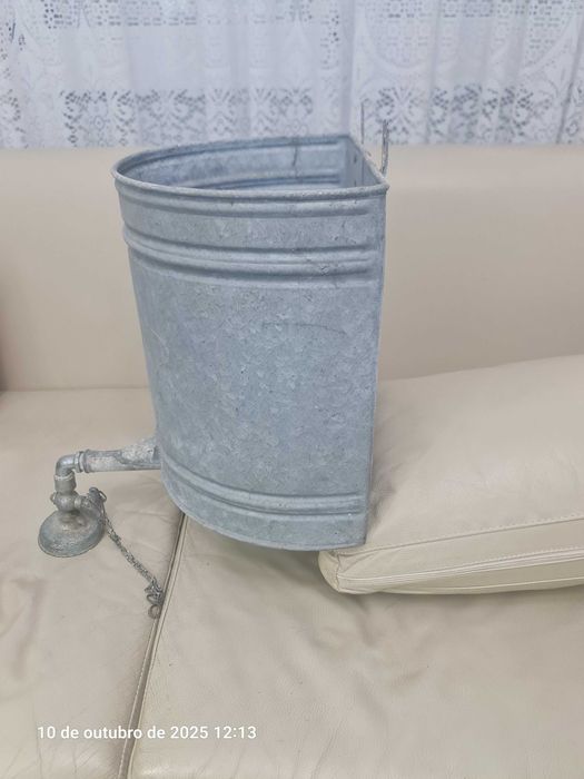 chuveiro antigo em zinco