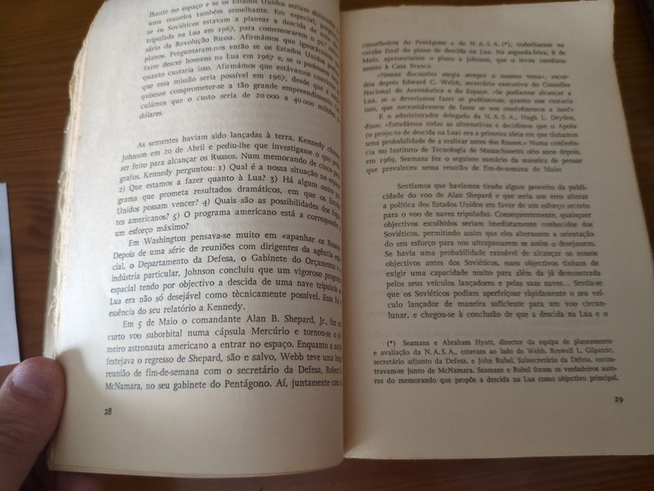 Chegámos à Lua! de John Noble Wilford