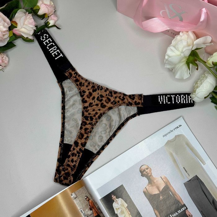 Жіночі стрінги Victoria's Secret. Женские трусики