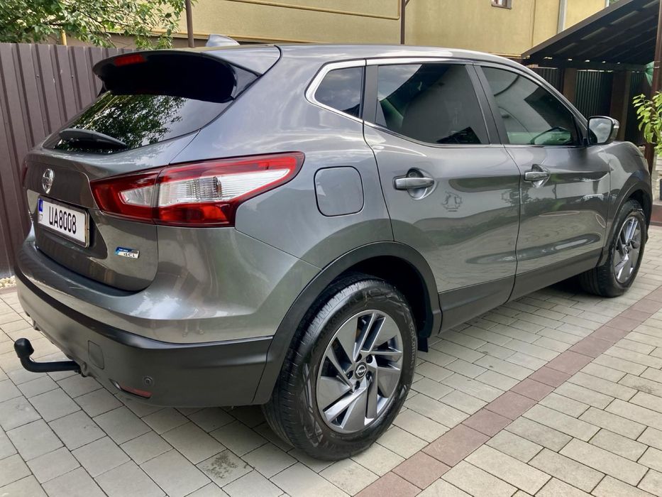 Nissan Qashqai 2013 року ,дизель-механіка(1.5)