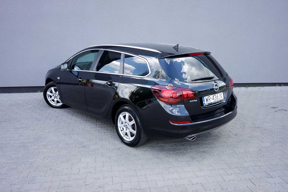 Opel Astra J 2.0 diesel bixenon navi super stan z Niemiec