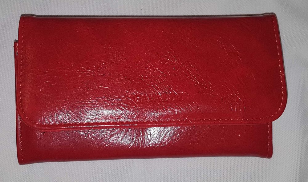 Czerwony portfel damski