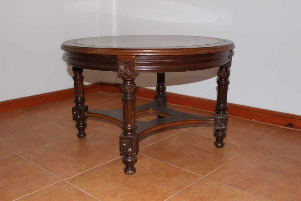 Mesa Rústica com Tampo de Mármore