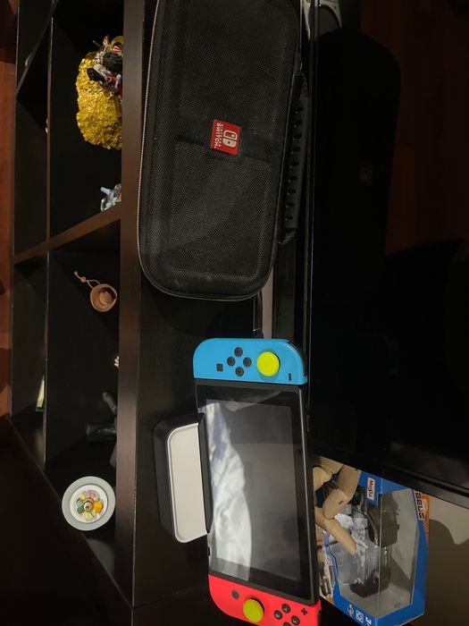 Nintendo switch com suporte para ligação a monitor/tv e capa