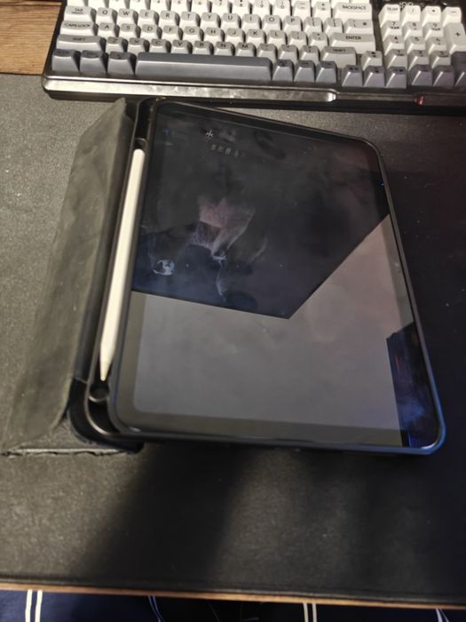 iPad 10gen stan idealny 2x etui rysik