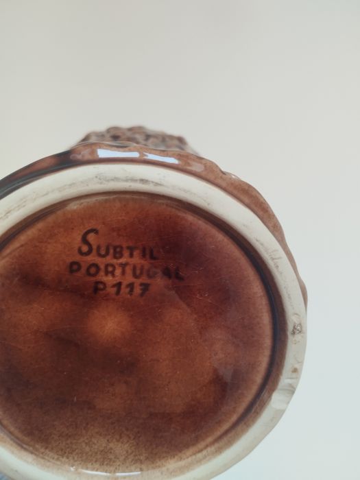 Pote de Mel em faiança portuguesa — F. Subtil