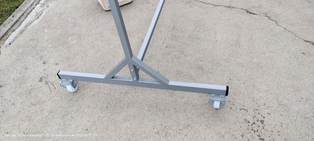 Estendal de roupa em aço galvanizado totalmente desmontável