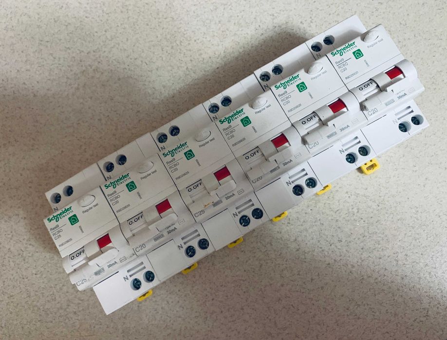 Дифавтомат Schneider Electric C20А \ R9D25620