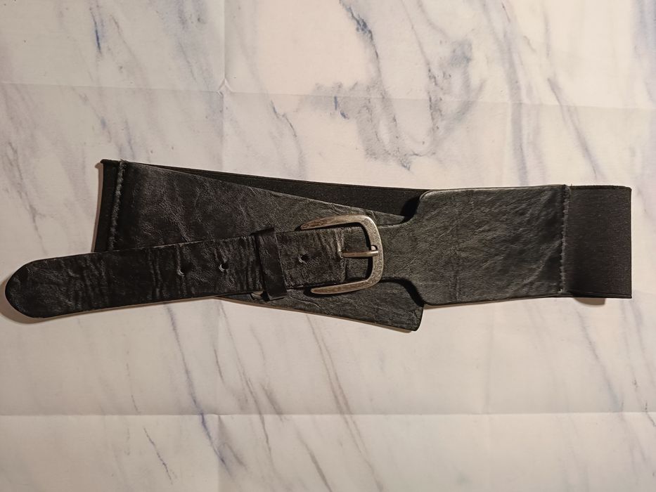 Pasek na gumie, Pieces