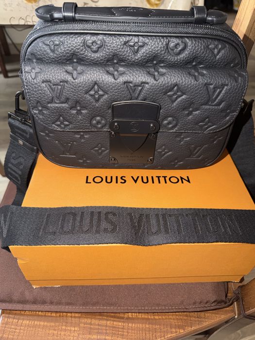 Mala LV ( Louis Vuitton) nova com caixa