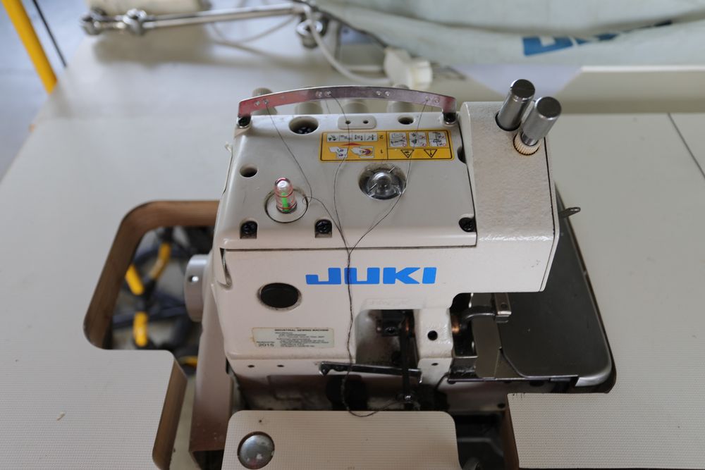 Overlock marki JUKI model MO-6700 5 nitkowy Model MO-6716S + stół