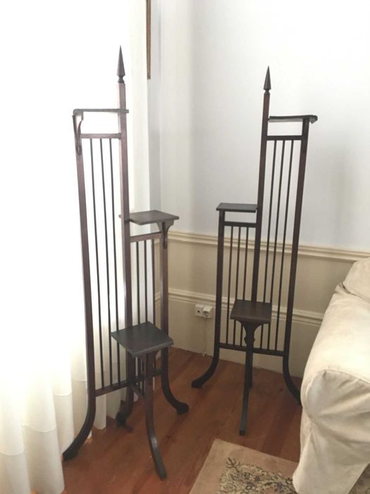 Conjunto de 2 Colunas Floreiras antigas