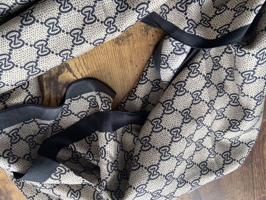 Chusta jedwabna 100% jedwab jak Gucci beżowa czarna wzór 90x90