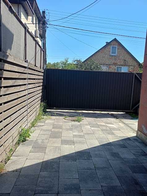 Богатирська,42. Будинок з ремонтом